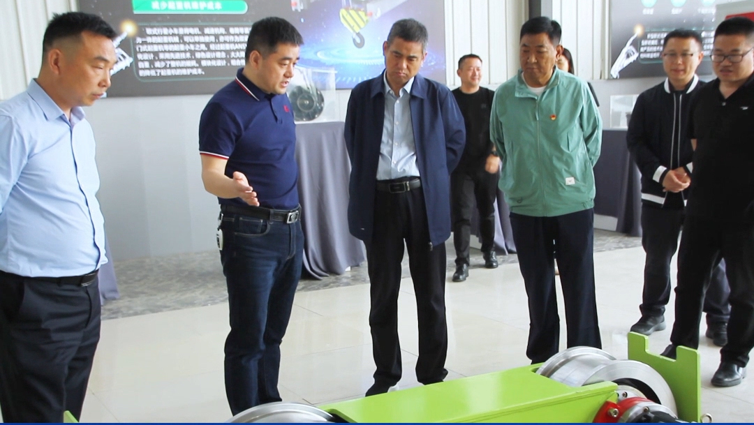 4月19日，熱烈歡迎市人大常委會(huì)副主任王國紅帶隊(duì)調(diào)研東起集團(tuán)